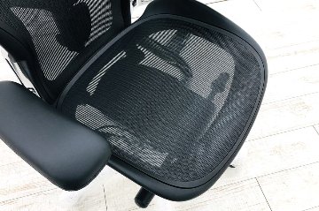 【未開封未使用品】 ハーマンミラー アーロンチェア リマスタード Bサイズフル装備 中古 中古オフィス家具 ポリッシュドアルミニウムベース ONYX オニキスブラック レザーアームの画像