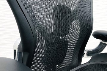【未開封未使用品】 ハーマンミラー アーロンチェア リマスタード Bサイズフル装備 中古 中古オフィス家具 ポリッシュドアルミニウムベース ONYX オニキスブラック レザーアームの画像