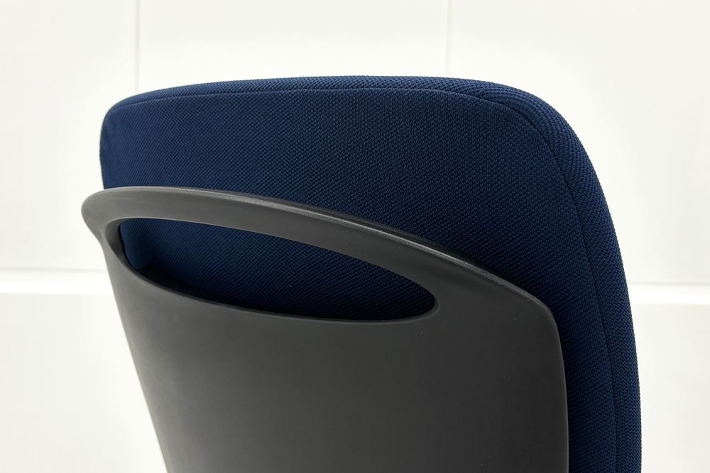 イトーキ フルゴチェア 中古 2021年製 fulgo 肘無 ハイバック 事務椅子 ITOKI 中古オフィス家具 ネイビーブルーの画像