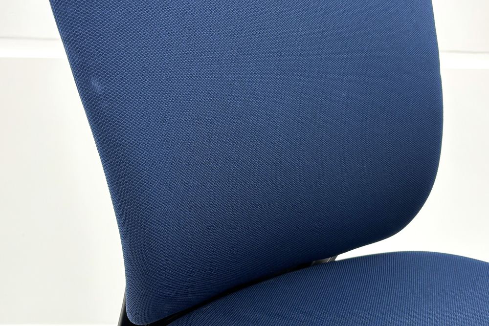 イトーキ フルゴチェア 中古 2021年製 fulgo 肘無 ハイバック 事務椅子 ITOKI 中古オフィス家具 ネイビーブルーの画像