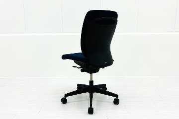 イトーキ フルゴチェア 中古 2021年製 fulgo 肘無 ハイバック 事務椅子 ITOKI 中古オフィス家具 ネイビーブルーの画像