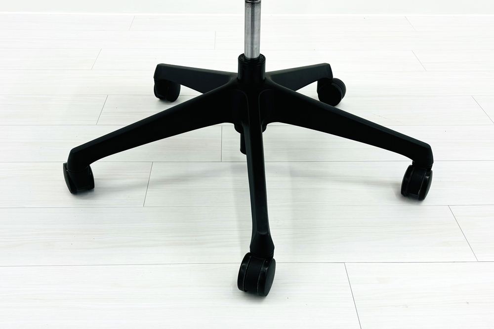 オカムラ シルフィーチェア 中古 2018年製 ハイバック 可動肘 OKAMURA Sylphy 中古オフィス家具 C685XR ブラックの画像