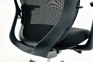 オカムラ シルフィーチェア 中古 2018年製 ハイバック 可動肘 OKAMURA Sylphy 中古オフィス家具 C685XR ブラックの画像
