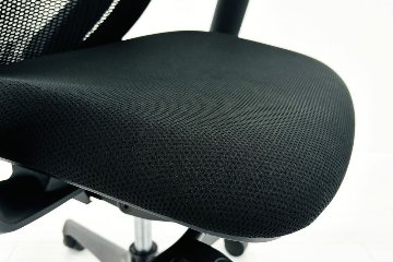 オカムラ シルフィーチェア 中古 2018年製 ハイバック 可動肘 OKAMURA Sylphy 中古オフィス家具 C685XR ブラックの画像
