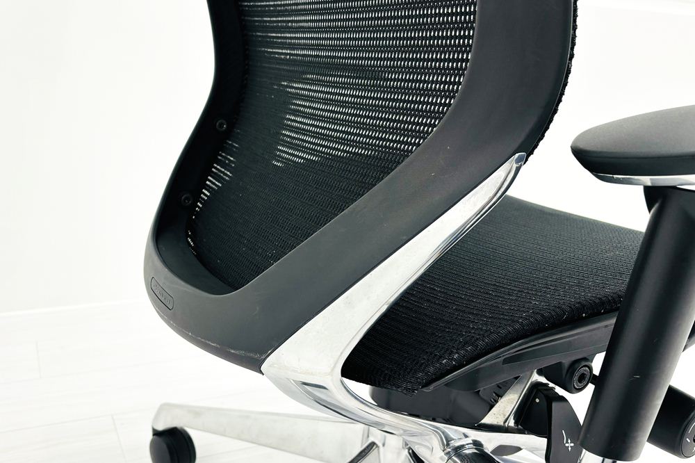 バロンチェア 中古 オカムラ エクストラハイバック メッシュ 可動肘 高機能チェア 中古オフィス家具 可動ヘッドレスト ブラックの画像