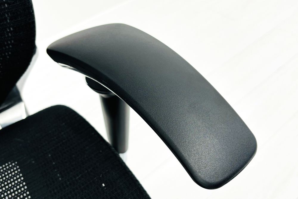 バロンチェア 中古 オカムラ エクストラハイバック メッシュ 可動肘 高機能チェア 中古オフィス家具 可動ヘッドレスト ブラックの画像