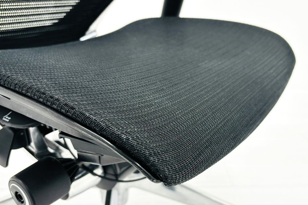 バロンチェア 中古 オカムラ エクストラハイバック メッシュ 可動肘 高機能チェア 中古オフィス家具 可動ヘッドレスト ブラックの画像
