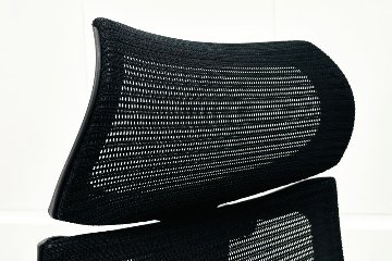 バロンチェア 中古 オカムラ エクストラハイバック メッシュ 可動肘 高機能チェア 中古オフィス家具 可動ヘッドレスト ブラックの画像