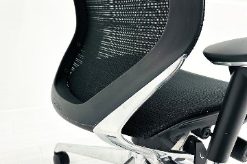 バロンチェア 中古 オカムラ エクストラハイバック メッシュ 可動肘 高機能チェア 中古オフィス家具 可動ヘッドレスト ブラックの画像