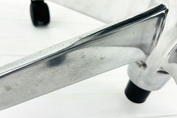バロンチェア 中古 オカムラ エクストラハイバック メッシュ 可動肘 高機能チェア 中古オフィス家具 可動ヘッドレスト ブラックの画像
