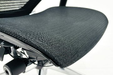 バロンチェア 中古 オカムラ エクストラハイバック メッシュ 可動肘 高機能チェア 中古オフィス家具 可動ヘッドレスト ブラックの画像