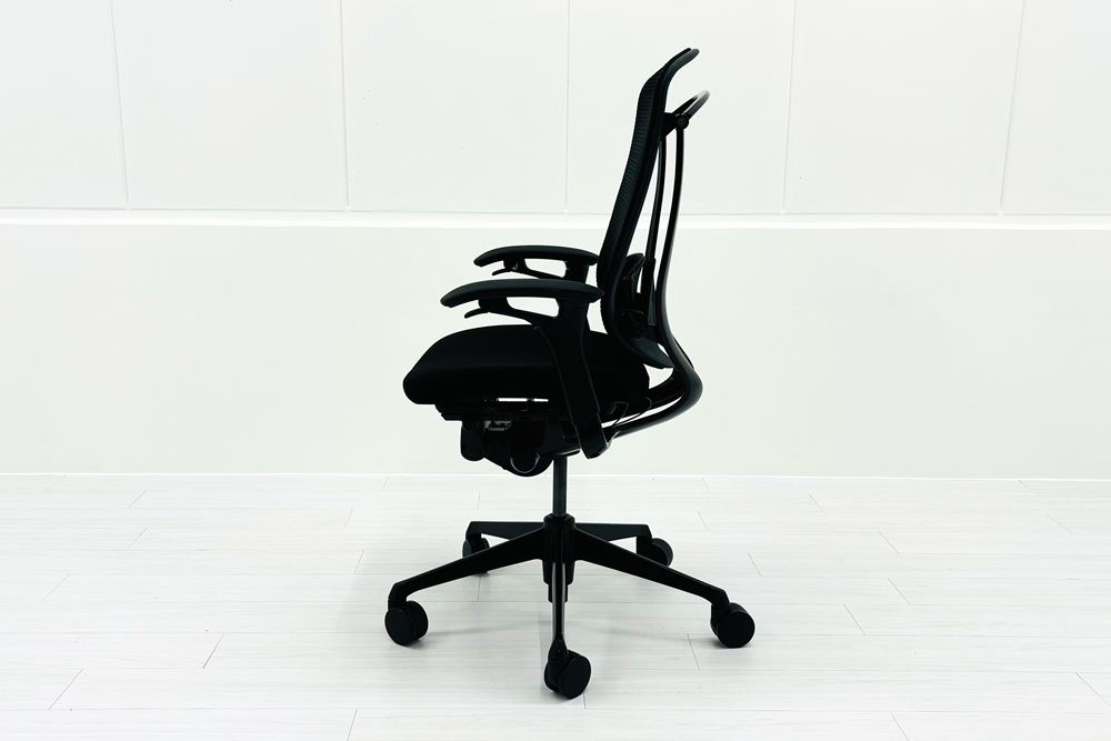 コンテッサチェア 中古 オカムラ Contessa 可動肘 座クッション 中古オフィス家具 事務椅子 エグゼクティブチェア ブラック の画像