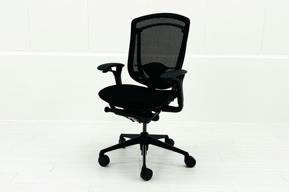 コンテッサチェア 中古 オカムラ Contessa 可動肘 座クッション 中古オフィス家具 事務椅子 エグゼクティブチェア ブラック の画像