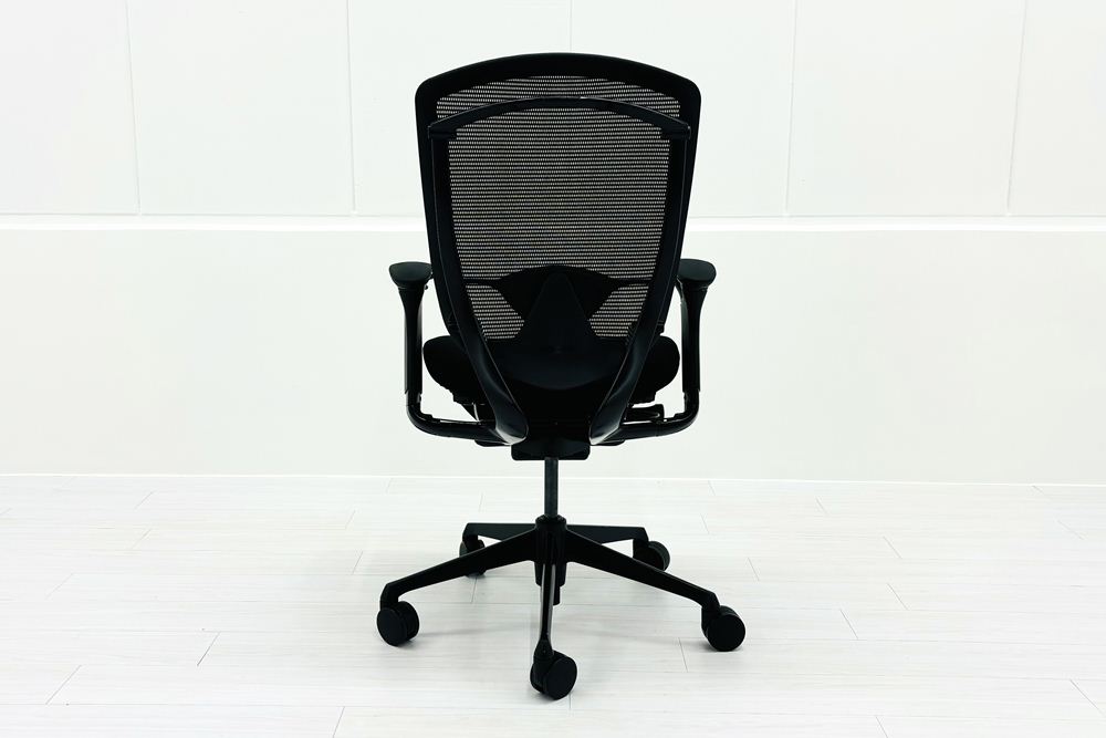 コンテッサチェア 中古 オカムラ Contessa 可動肘 座クッション 中古オフィス家具 事務椅子 エグゼクティブチェア ブラック の画像