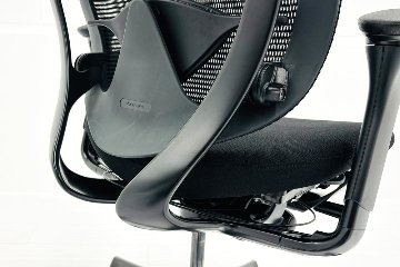 コンテッサチェア 中古 オカムラ Contessa 可動肘 座クッション 中古オフィス家具 事務椅子 エグゼクティブチェア ブラック の画像
