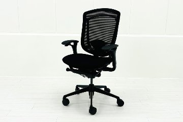 コンテッサチェア 中古 オカムラ Contessa 可動肘 座クッション 中古オフィス家具 事務椅子 エグゼクティブチェア ブラック の画像