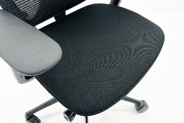 コンテッサチェア 中古 オカムラ Contessa 可動肘 座クッション 中古オフィス家具 事務椅子 エグゼクティブチェア ブラック の画像