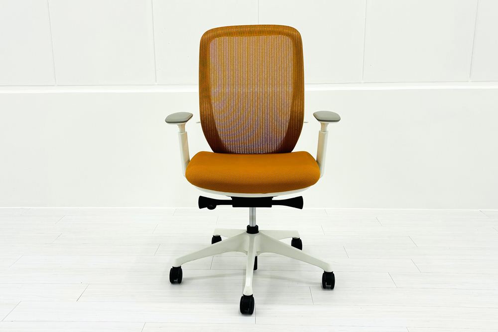 シルフィーチェア オカムラ 中古 2020年製 ハイバック 可動肘 Sylphy クッション 中古オフィス家具 C685XW-FMR8 オレンジの画像