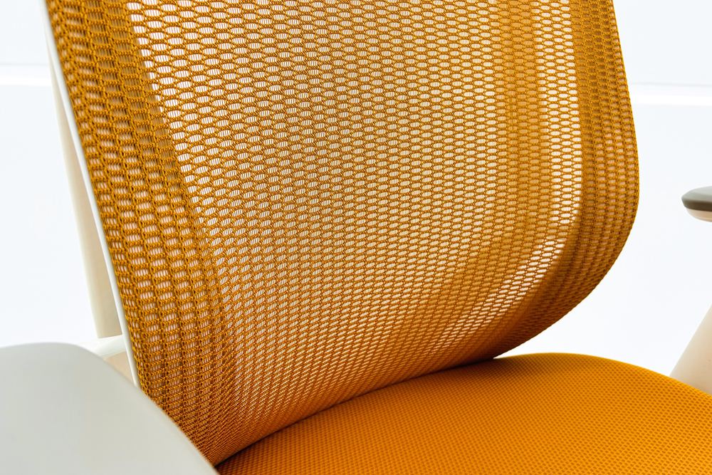 シルフィーチェア オカムラ 中古 2020年製 ハイバック 可動肘 Sylphy クッション 中古オフィス家具 C685XW-FMR8 オレンジの画像