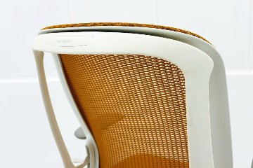 シルフィーチェア オカムラ 中古 2020年製 ハイバック 可動肘 Sylphy クッション 中古オフィス家具 C685XW-FMR8 オレンジの画像