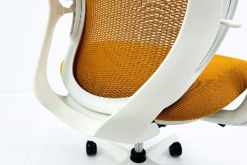 シルフィーチェア オカムラ 中古 2020年製 ハイバック 可動肘 Sylphy クッション 中古オフィス家具 C685XW-FMR8 オレンジの画像