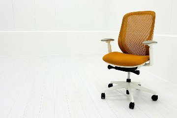 シルフィーチェア オカムラ 中古 2016年製 ハイバック 可動肘 Sylphy クッション 中古オフィス家具 C685XW-FMR8 オレンジの画像