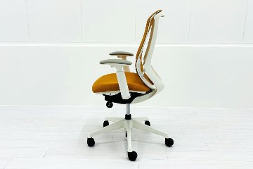 シルフィーチェア オカムラ 中古 2016年製 ハイバック 可動肘 Sylphy クッション 中古オフィス家具 C685XW-FMR8 オレンジの画像