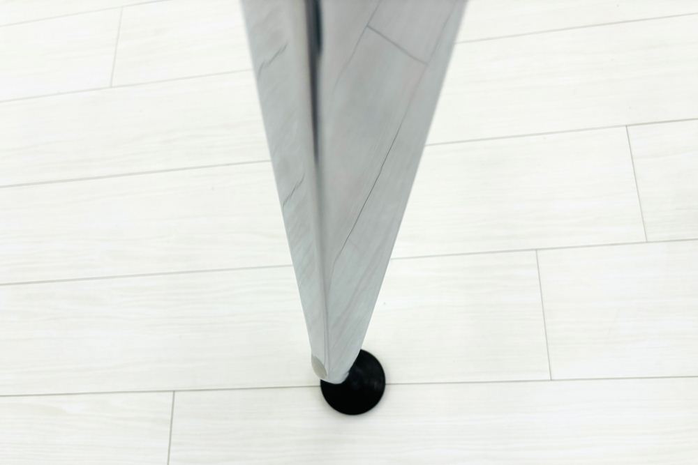 【ポリッシュ脚ピカピカ磨き有！】コクヨ サイビ SAIBI ブーメランデスク 中古 3段ワゴン付 120° 幅1200 中古オフィス家具 1200/740/720の画像