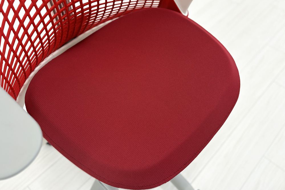 【未開封未使用品】 ハーマンミラー セイルチェア ミドルバック フルアジャスタブルアーム 可動肘 レッド 中古 Herman Miller SAYL Chair 中古オフィス家具の画像