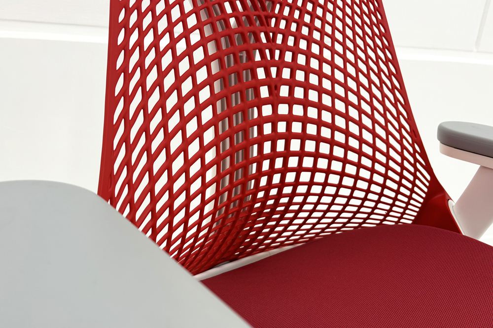 【未開封未使用品】 ハーマンミラー セイルチェア ミドルバック フルアジャスタブルアーム 可動肘 レッド 中古 Herman Miller SAYL Chair 中古オフィス家具の画像