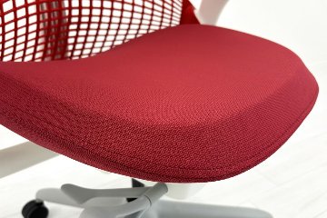 【未開封未使用品】 ハーマンミラー セイルチェア ミドルバック フルアジャスタブルアーム 可動肘 レッド 中古 Herman Miller SAYL Chair 中古オフィス家具の画像