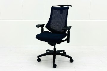 イトーキ エフチェア 2018年製 中古 オフィスチェア クッション 可動肘 事務椅子 ITOKI 中古オフィス家具 ネイビーブルーの画像