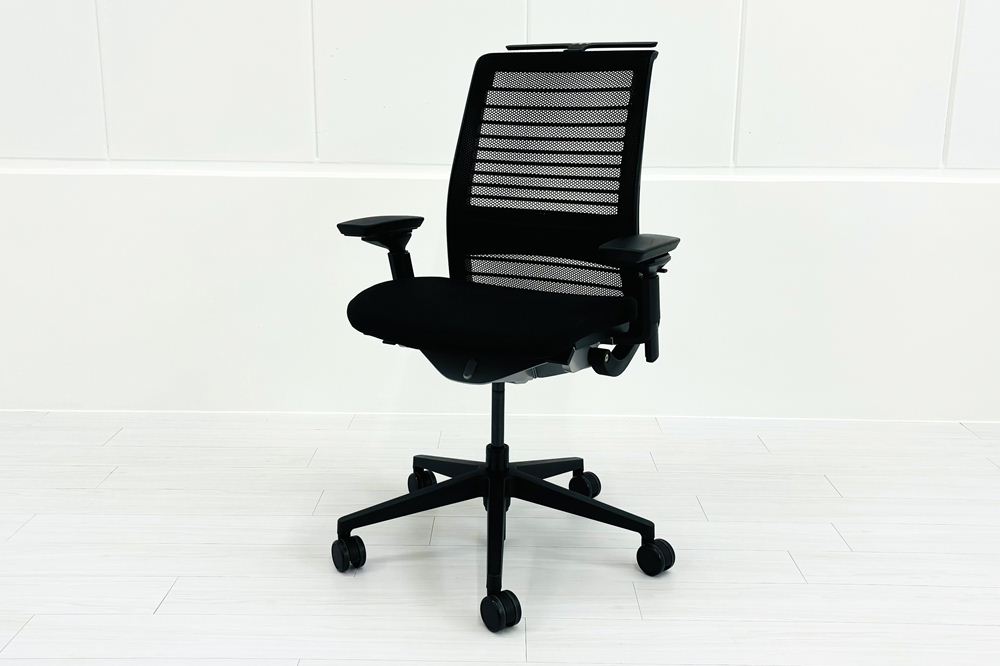 スチールケース シンクチェア 2015年製 中古 ブラック クッション メッシュ Steelcase Think 可動肘 中古オフィス家具 465A300の画像