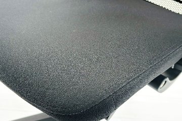 スチールケース シンクチェア 2015年製 中古 ブラック クッション メッシュ Steelcase Think 可動肘 中古オフィス家具 465A300の画像