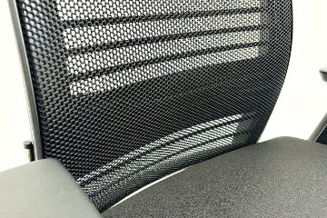 スチールケース シンクチェア 2015年製 中古 ブラック クッション メッシュ Steelcase Think 可動肘 中古オフィス家具 465A300の画像