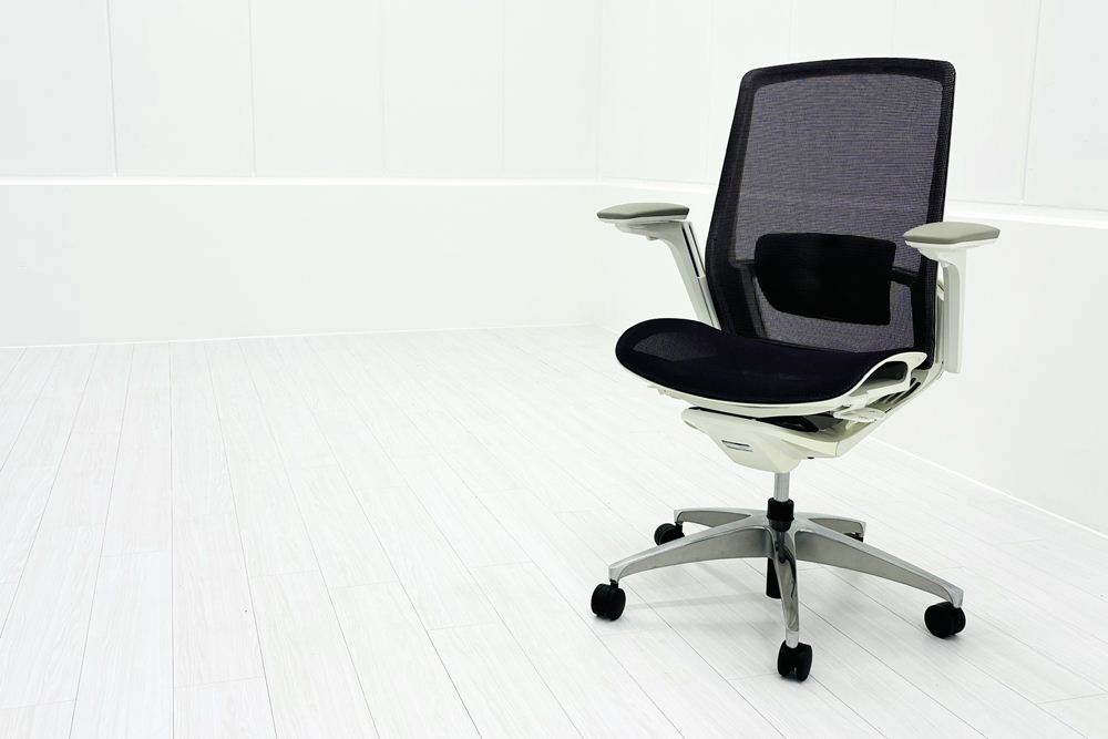 オカムラ フィノラチェア 中古 2020年製 OKAMURA Finora メッシュ 中古オフィス家具 可動肘 パープルの画像