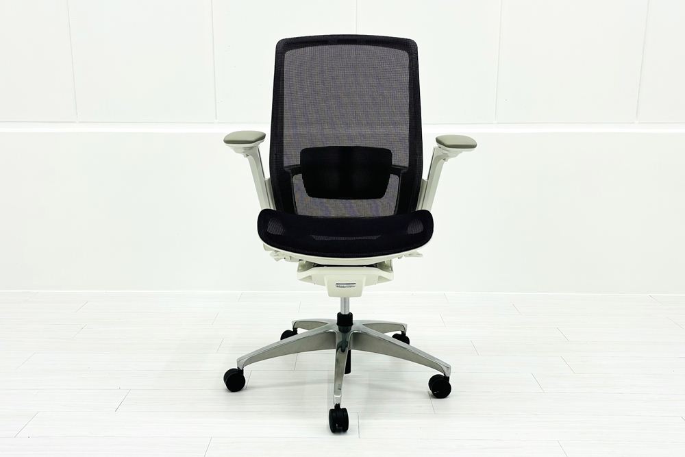 オカムラ フィノラチェア 中古 2020年製 OKAMURA Finora メッシュ 中古オフィス家具 可動肘 パープルの画像