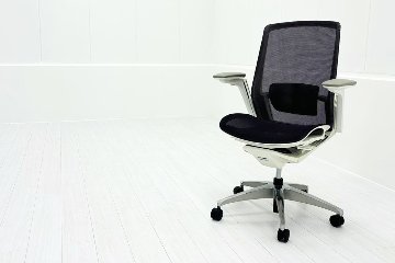 オカムラ フィノラチェア 中古 2020年製 OKAMURA Finora メッシュ 中古オフィス家具 可動肘 パープルの画像