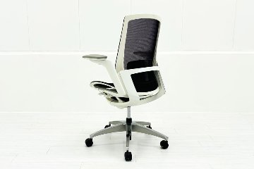 オカムラ フィノラチェア 中古 2020年製 OKAMURA Finora メッシュ 中古オフィス家具 可動肘 パープルの画像
