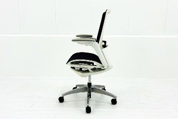 オカムラ フィノラチェア 中古 2020年製 OKAMURA Finora メッシュ 中古オフィス家具 可動肘 パープルの画像