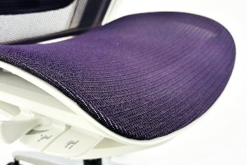 オカムラ フィノラチェア 中古 2020年製 OKAMURA Finora メッシュ 中古オフィス家具 可動肘 パープルの画像