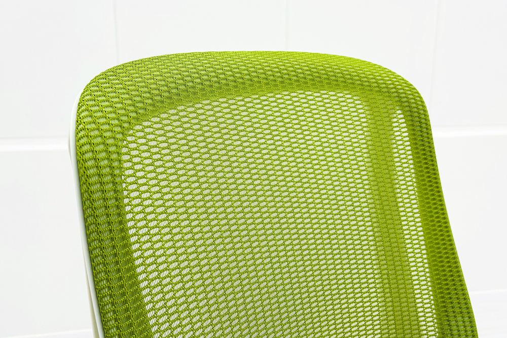 オカムラ シルフィーチェア 中古 2021年製 ハイバック 固定肘 OKAMURA Sylphy 中古オフィス家具 ライムグリーンの画像