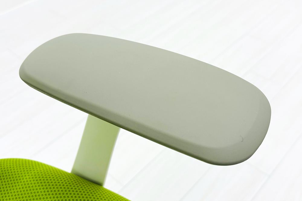 オカムラ シルフィーチェア 中古 2021年製 ハイバック 固定肘 OKAMURA Sylphy 中古オフィス家具 ライムグリーンの画像