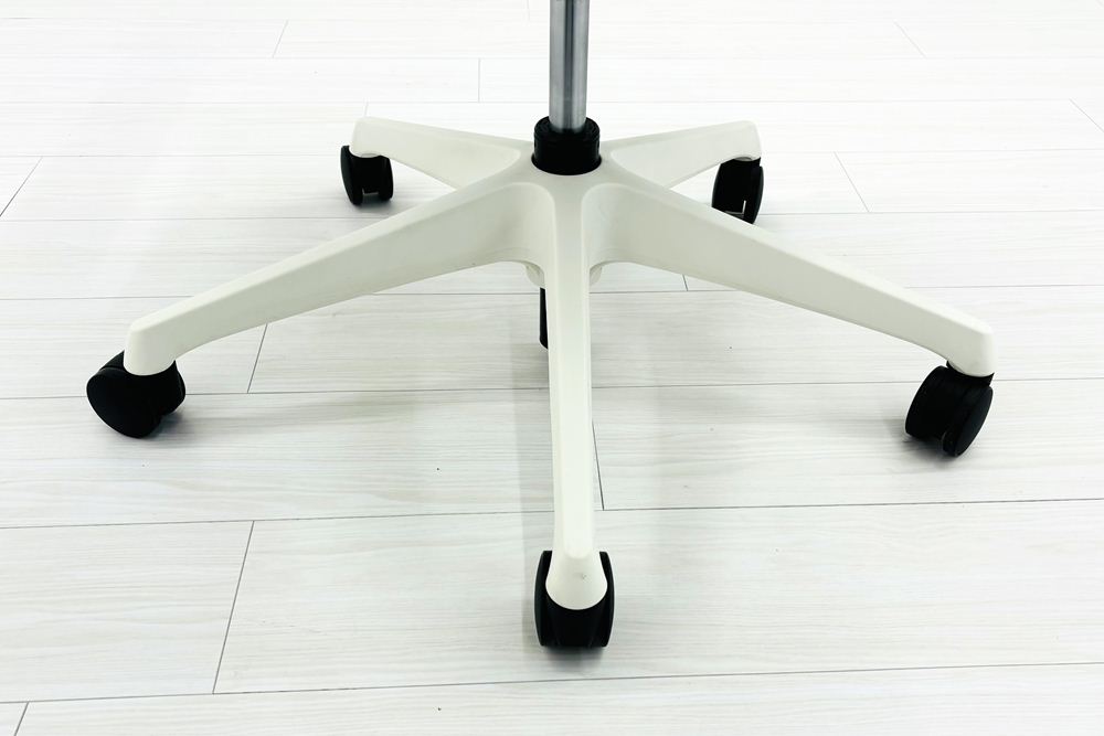 オカムラ シルフィーチェア 中古 2021年製 ハイバック 固定肘 OKAMURA Sylphy 中古オフィス家具 ライムグリーンの画像