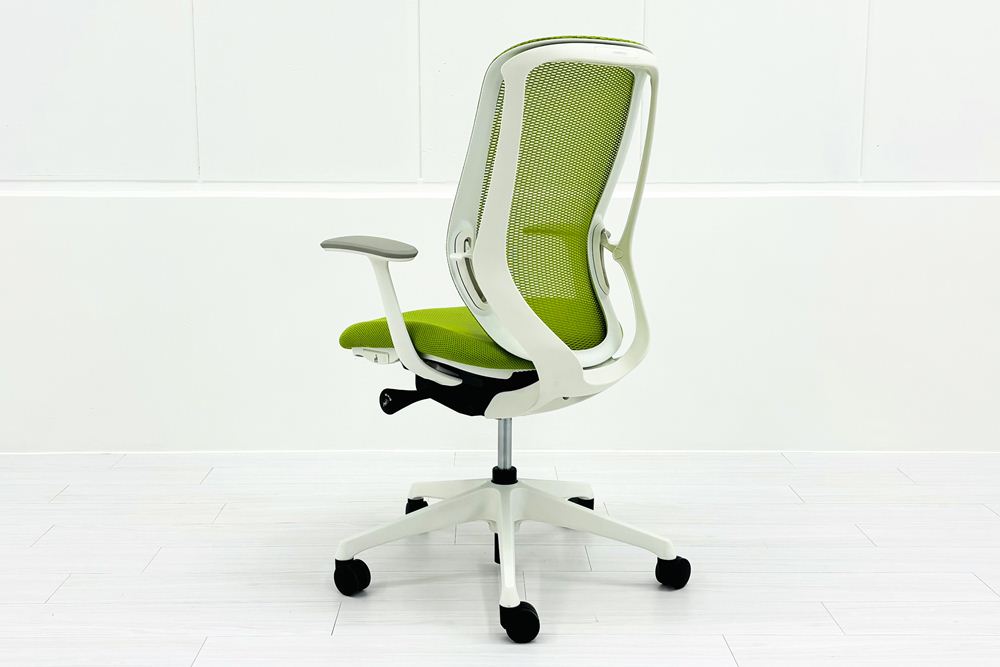 オカムラ シルフィーチェア 中古 2021年製 ハイバック 固定肘 OKAMURA Sylphy 中古オフィス家具 ライムグリーンの画像