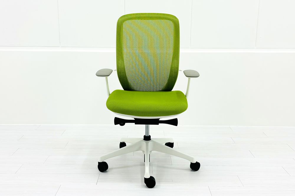 オカムラ シルフィーチェア 中古 2021年製 ハイバック 固定肘 OKAMURA Sylphy 中古オフィス家具 ライムグリーンの画像