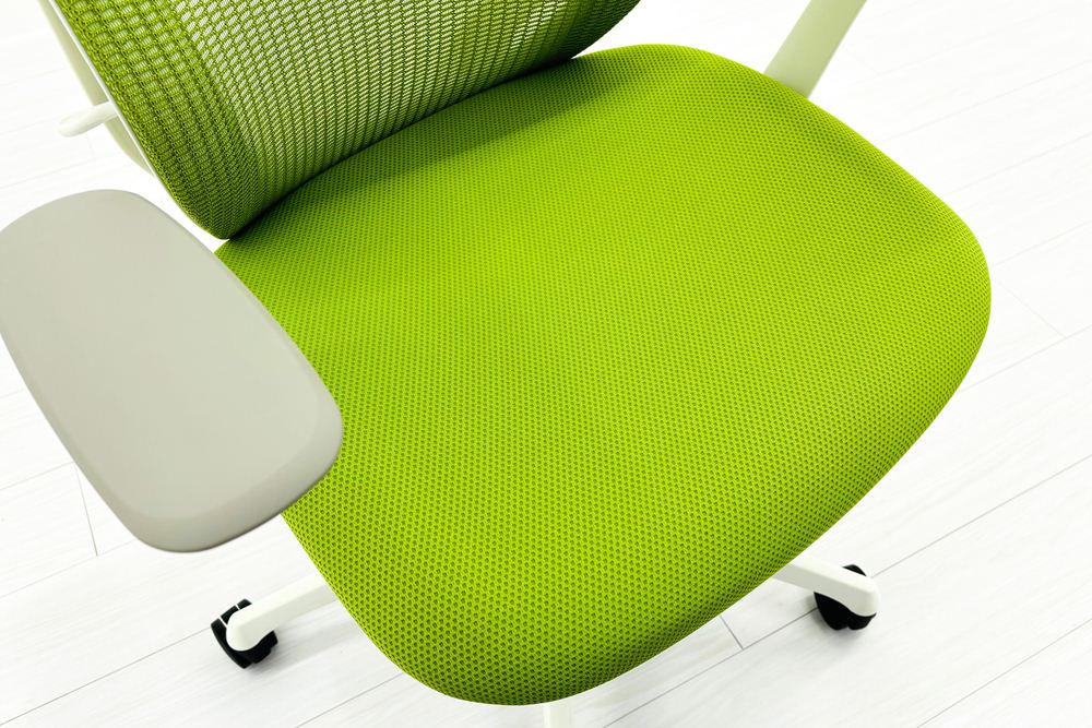 オカムラ シルフィーチェア 中古 2021年製 ハイバック 固定肘 OKAMURA Sylphy 中古オフィス家具 ライムグリーンの画像