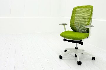 オカムラ シルフィーチェア 中古 2021年製 ハイバック 固定肘 OKAMURA Sylphy 中古オフィス家具 ライムグリーンの画像