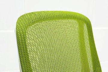 オカムラ シルフィーチェア 中古 2021年製 ハイバック 固定肘 OKAMURA Sylphy 中古オフィス家具 ライムグリーンの画像