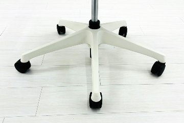 オカムラ シルフィーチェア 中古 2021年製 ハイバック 固定肘 OKAMURA Sylphy 中古オフィス家具 ライムグリーンの画像